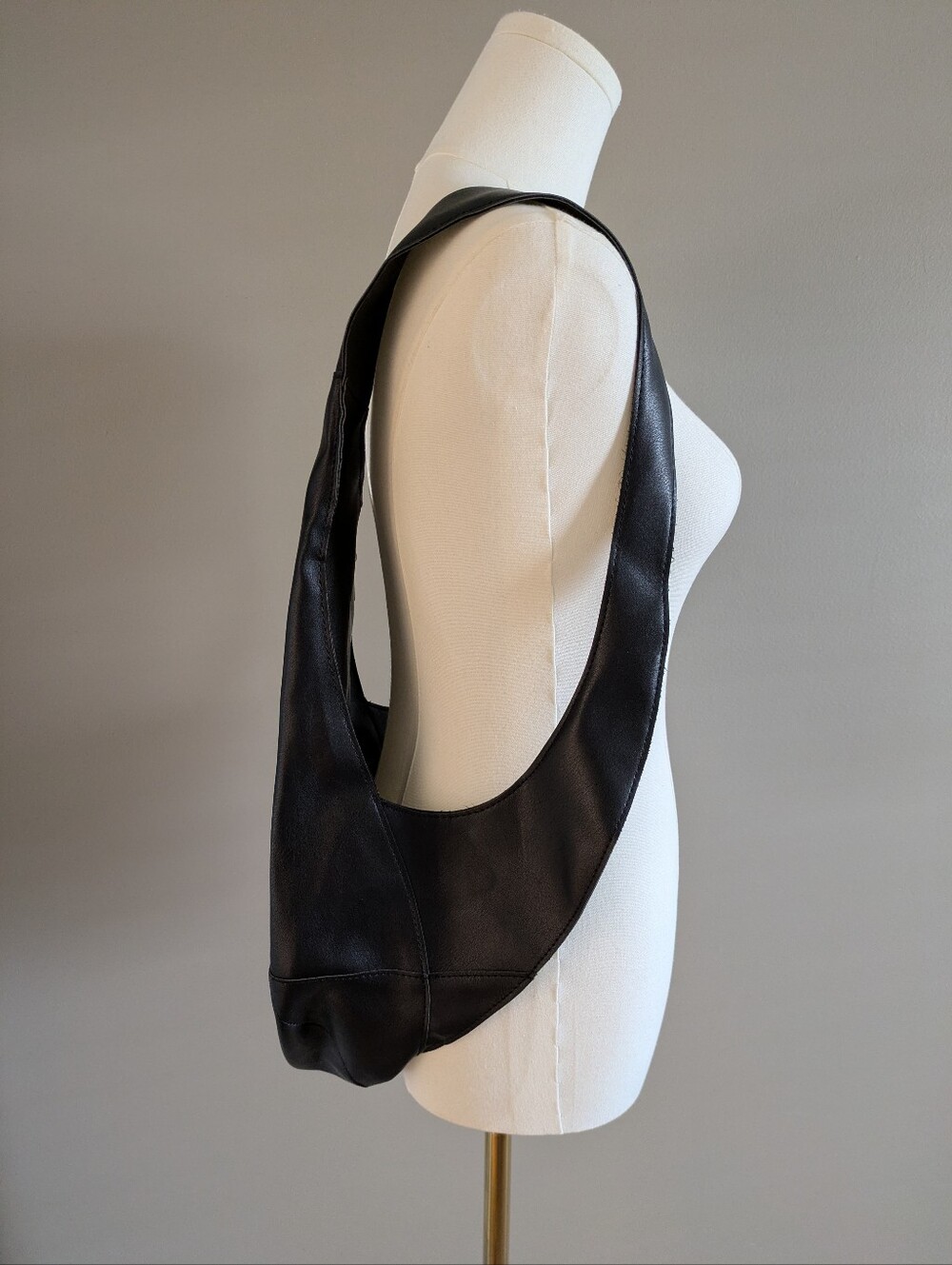 Anti Theft Faux Leather Black Medium Large Crescent Backpack Bag - Picture 3 of 4